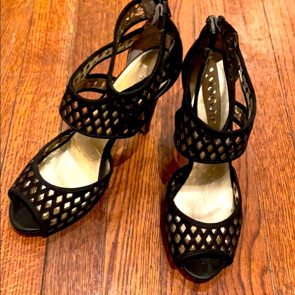 Nine West Elonar Suede die cut heel size 7 1/2